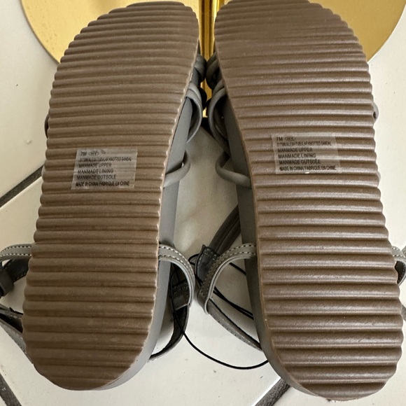 NWT Maurices Alexa Gray Tubular Sandal - Size 7 - Picture 5 of 6